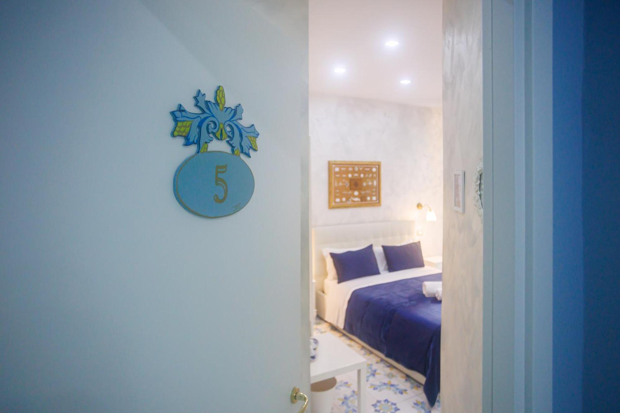 Alma Adry Bed & Breakfast เนเปิลส์ ภายนอก รูปภาพ