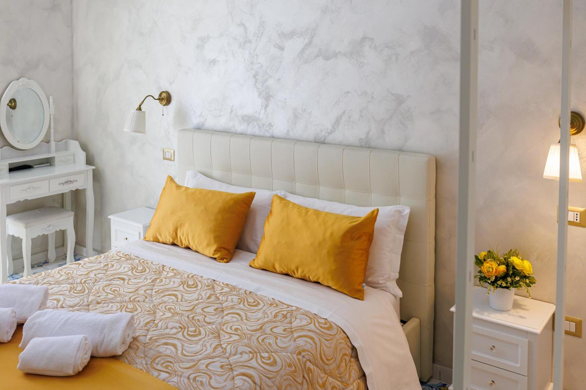 Alma Adry Bed & Breakfast เนเปิลส์ ภายนอก รูปภาพ