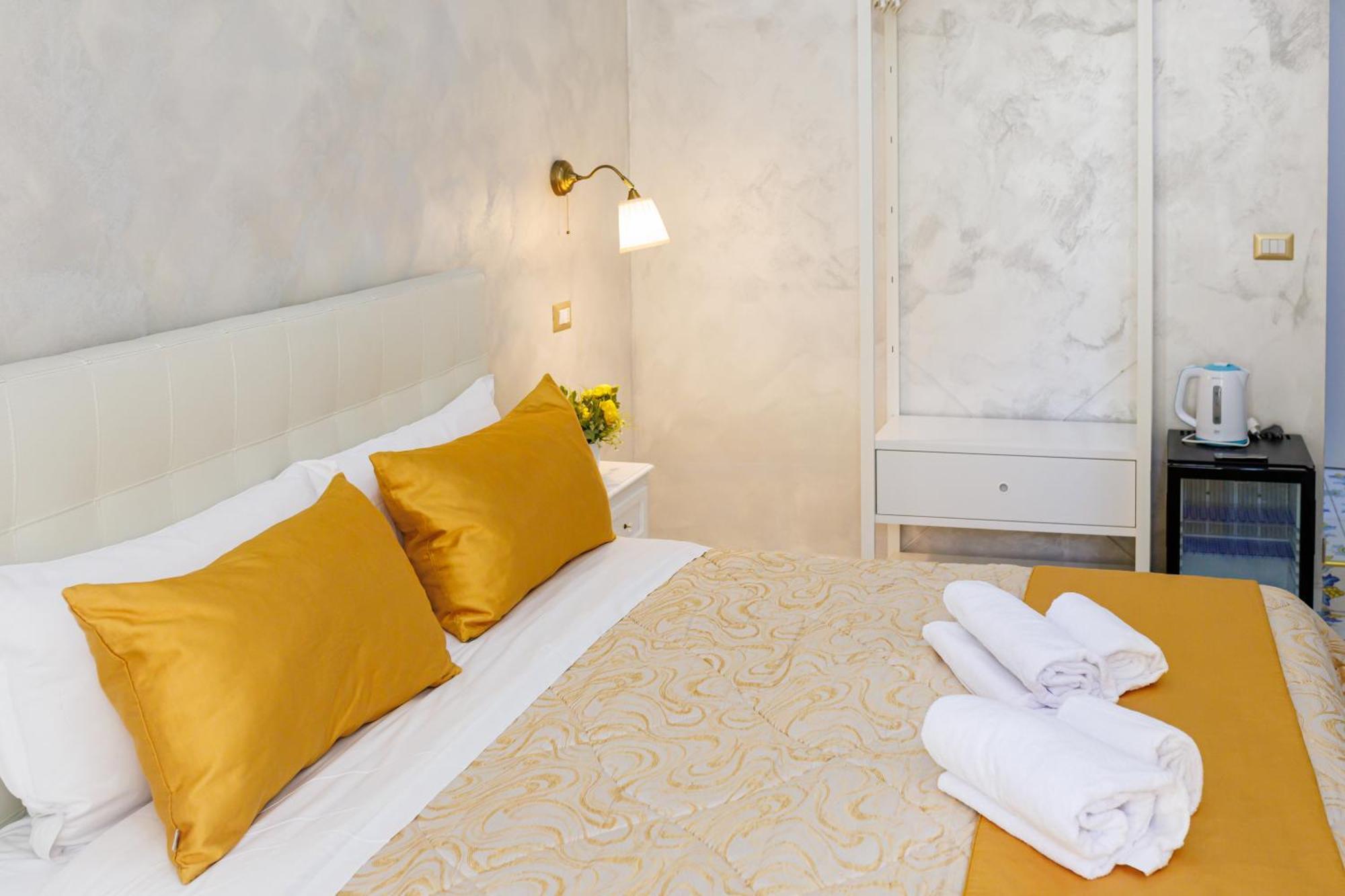 Alma Adry Bed & Breakfast เนเปิลส์ ภายนอก รูปภาพ