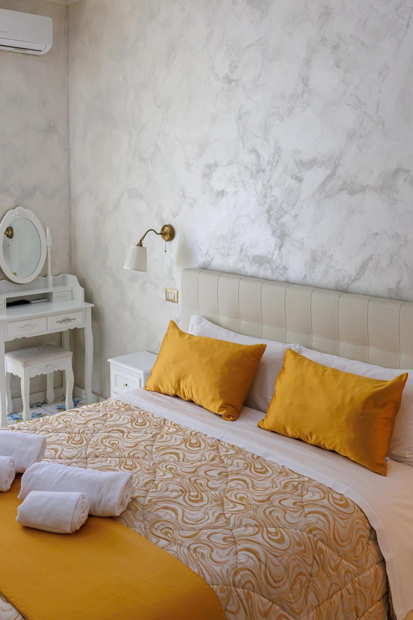 Alma Adry Bed & Breakfast เนเปิลส์ ภายนอก รูปภาพ