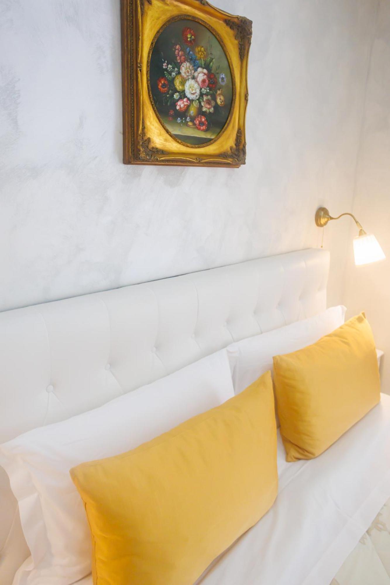 Alma Adry Bed & Breakfast เนเปิลส์ ภายนอก รูปภาพ